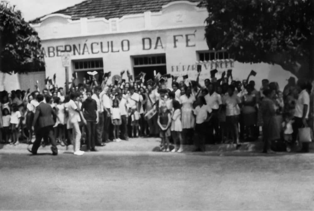 Mocidade “Fé Para Vencer” na porta do Tabernáculo da Fé da Av. Goiás